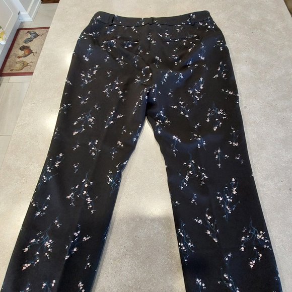 ** DONATED ** Women's Black w/Mini Florals Print Straight Leg Pant - Size 12 - Picture 5 of 12